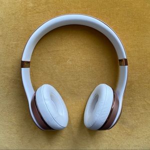rose gold beats solo3 headphones